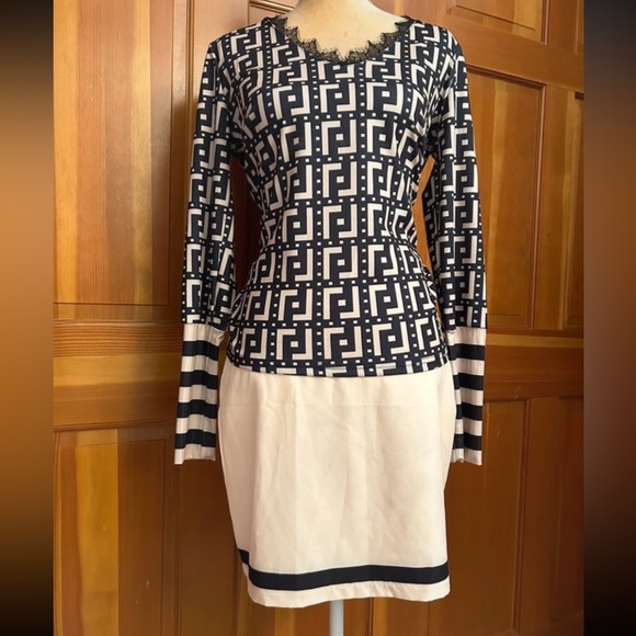 Designer 2-Piece skirt suit - Picture 13 of 16